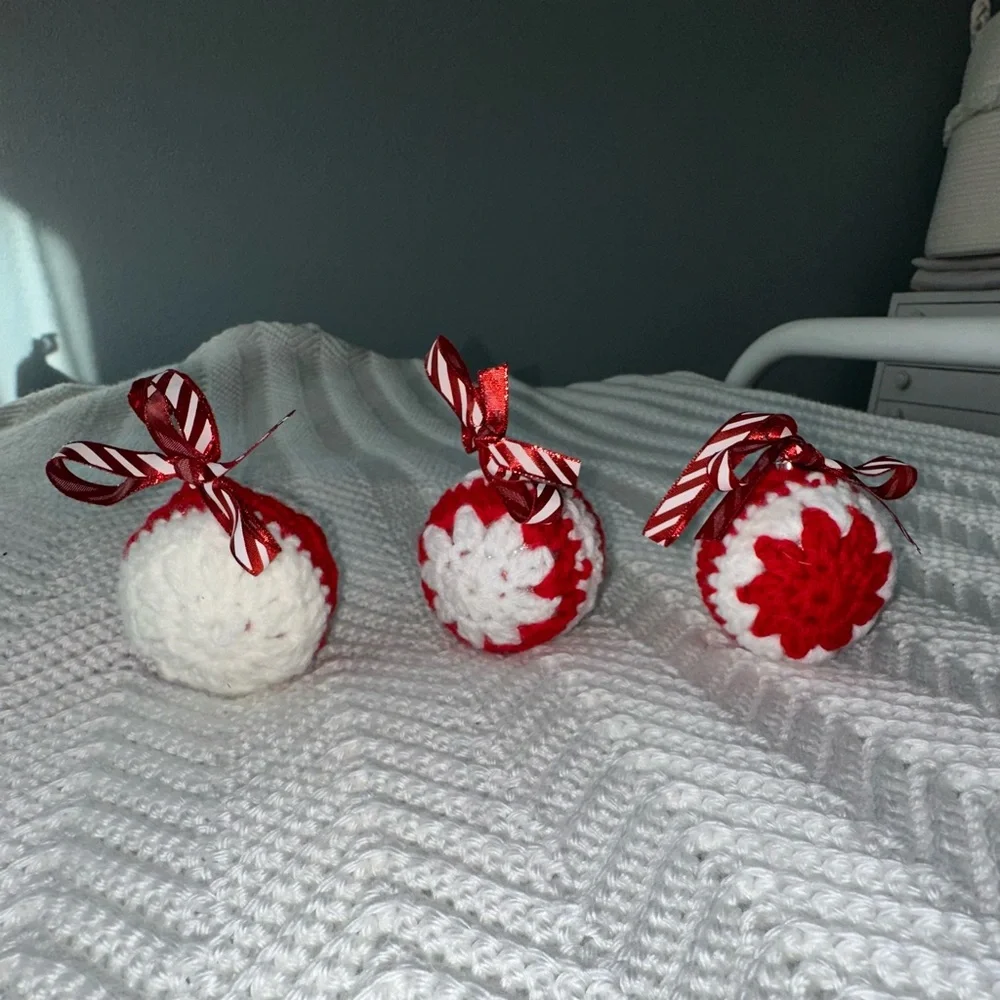Three red and white hand crocheted Christmas ball ornaments- new - Picture 2 of 2